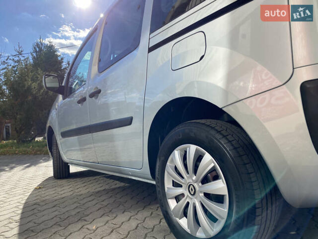 Рено Кєнгу 2011 у Івано-Франківську на Automoto.ua Сірий Рено Кєнгу, об'ємом двигуна 1.46 л та пробігом 250 тис. км за 7999 $, фото 6 на Automoto.ua