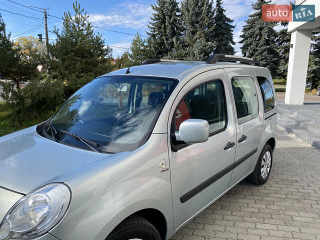 Рено Кєнгу 2011 у Івано-Франківську на Automoto.ua Сірий Рено Кєнгу, об'ємом двигуна 1.46 л та пробігом 250 тис. км за 7999 $, фото 25 на Automoto.ua