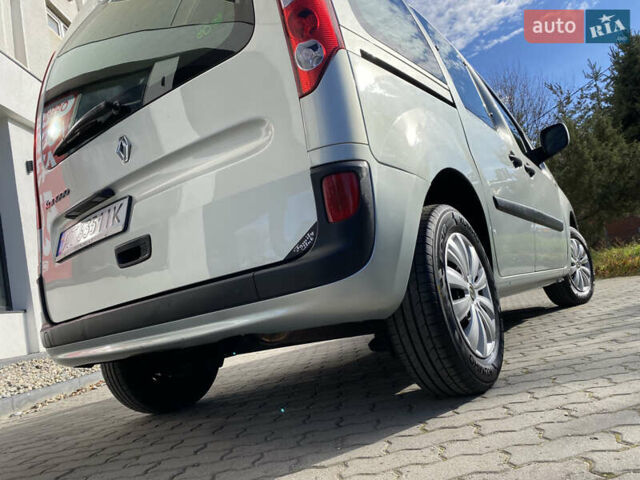 Рено Кєнгу 2011 у Івано-Франківську на Automoto.ua Сірий Рено Кєнгу, об'ємом двигуна 1.46 л та пробігом 250 тис. км за 7999 $, фото 13 на Automoto.ua