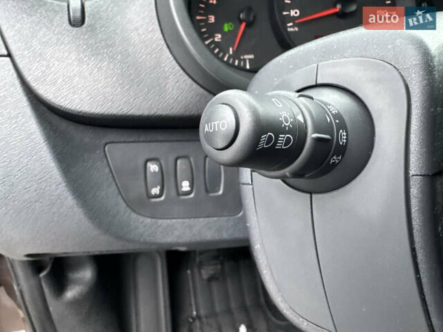 Сірий Рено Кєнгу, об'ємом двигуна 1.5 л та пробігом 220 тис. км за 9600 $, фото 41 на Automoto.ua