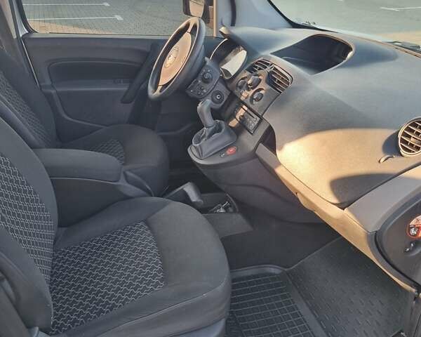 Рено Кенгу 2011 в Луцке на Automoto.ua Серый Рено Кенгу, объемом двигателя 1.46 л и пробегом 190 тыс. км за 7500 $, фото 33 на Automoto.ua