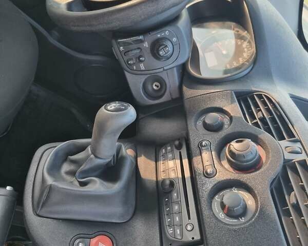 Рено Кенгу 2011 в Луцке на Automoto.ua Серый Рено Кенгу, объемом двигателя 1.46 л и пробегом 190 тыс. км за 7500 $, фото 37 на Automoto.ua