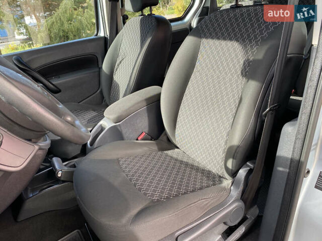 Рено Кєнгу 2011 у Івано-Франківську на Automoto.ua Сірий Рено Кєнгу, об'ємом двигуна 1.46 л та пробігом 250 тис. км за 7999 $, фото 39 на Automoto.ua