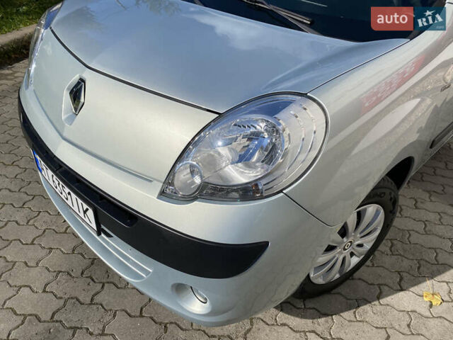 Рено Кєнгу 2011 у Івано-Франківську на Automoto.ua Сірий Рено Кєнгу, об'ємом двигуна 1.46 л та пробігом 250 тис. км за 7999 $, фото 2 на Automoto.ua