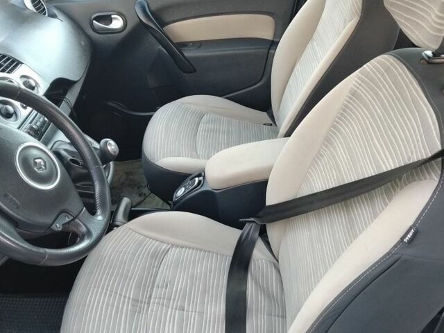 Серый Рено Кенгу, объемом двигателя 1.5 л и пробегом 295 тыс. км за 6700 $, фото 4 на Automoto.ua