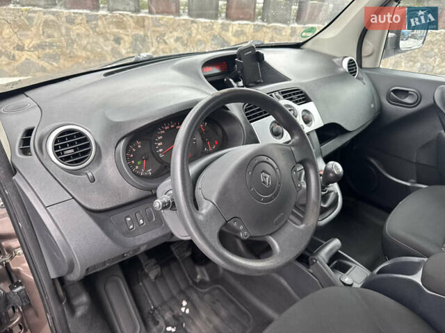 Сірий Рено Кєнгу, об'ємом двигуна 1.5 л та пробігом 220 тис. км за 9600 $, фото 42 на Automoto.ua