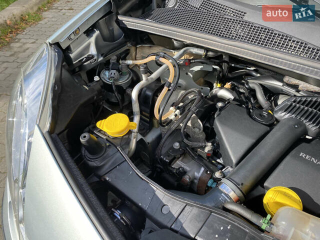 Рено Кєнгу 2011 у Івано-Франківську на Automoto.ua Сірий Рено Кєнгу, об'ємом двигуна 1.46 л та пробігом 250 тис. км за 7999 $, фото 61 на Automoto.ua