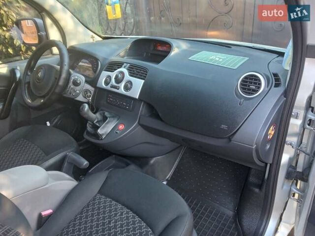 Рено Кєнгу 2011 у Херсоні на Automoto.ua Сірий Рено Кєнгу, об'ємом двигуна 1.46 л та пробігом 240 тис. км за 7500 $, фото 12 на Automoto.ua