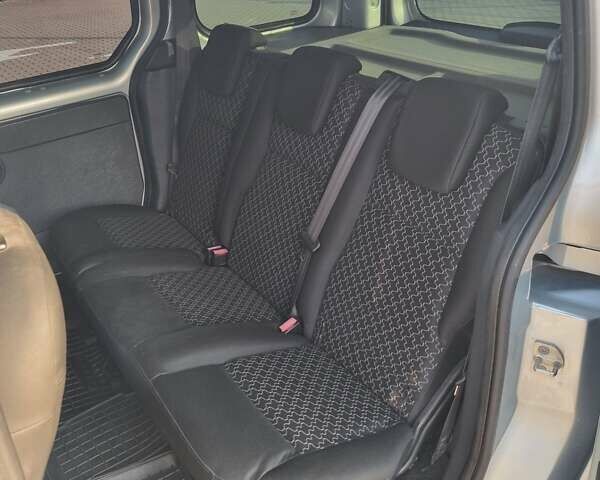 Рено Кенгу 2011 в Луцке на Automoto.ua Серый Рено Кенгу, объемом двигателя 1.46 л и пробегом 190 тыс. км за 7500 $, фото 13 на Automoto.ua