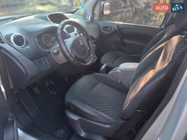 Рено Кєнгу 2011 у Херсоні на Automoto.ua Сірий Рено Кєнгу, об'ємом двигуна 1.46 л та пробігом 240 тис. км за 7500 $, фото 10 на Automoto.ua
