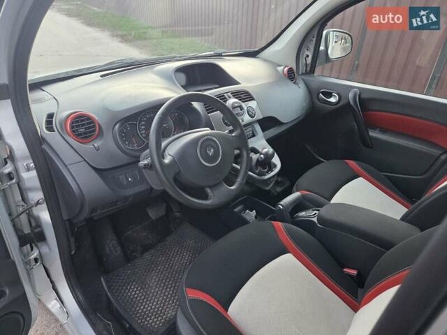 Серый Рено Кенгу, объемом двигателя 1.6 л и пробегом 120 тыс. км за 3900 $, фото 11 на Automoto.ua