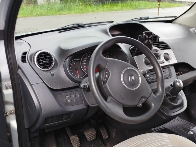 Рено Кенгу 2012 в Броварах на Automoto.ua Серый Рено Кенгу, объемом двигателя 1.6 л и пробегом 230 тыс. км за 9500 $, фото 2 на Automoto.ua