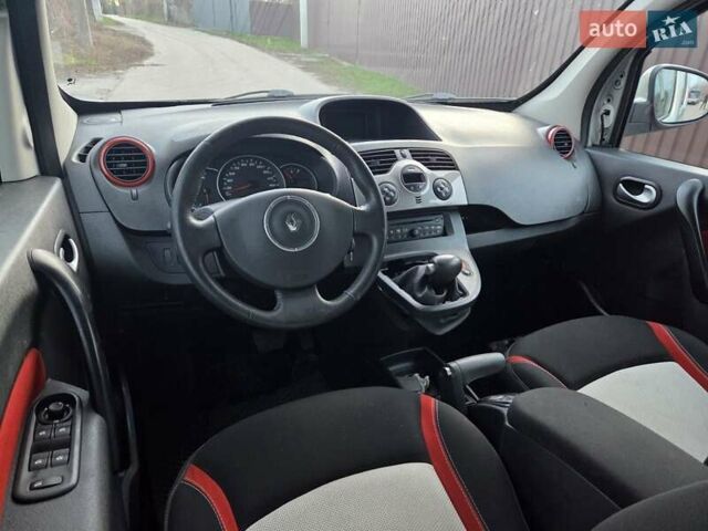 Серый Рено Кенгу, объемом двигателя 1.6 л и пробегом 120 тыс. км за 3900 $, фото 12 на Automoto.ua