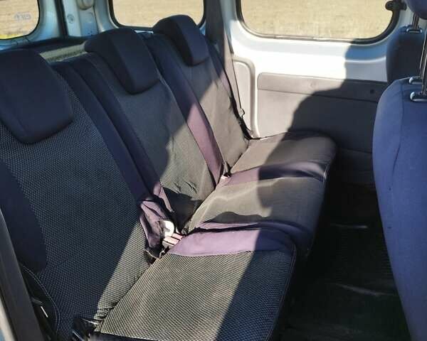 Серый Рено Кенгу, объемом двигателя 1.46 л и пробегом 206 тыс. км за 7799 $, фото 11 на Automoto.ua