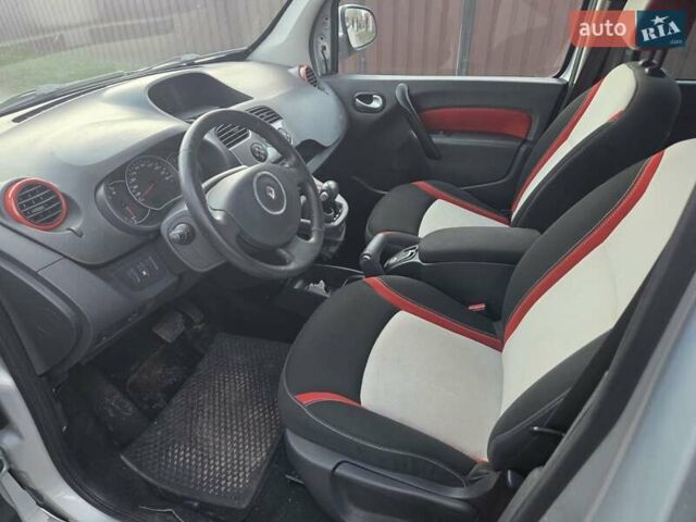 Серый Рено Кенгу, объемом двигателя 1.6 л и пробегом 120 тыс. км за 3900 $, фото 13 на Automoto.ua