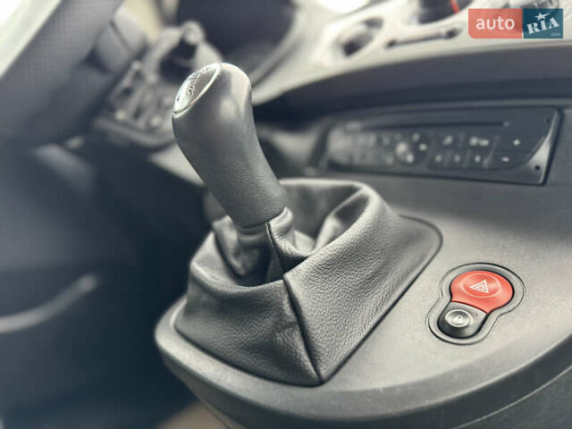 Сірий Рено Кєнгу, об'ємом двигуна 1.5 л та пробігом 227 тис. км за 9500 $, фото 42 на Automoto.ua