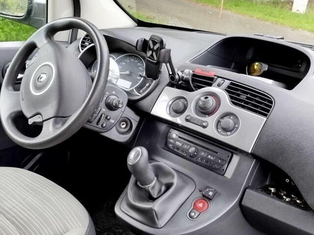 Рено Кенгу 2012 в Броварах на Automoto.ua Серый Рено Кенгу, объемом двигателя 1.6 л и пробегом 230 тыс. км за 9500 $, фото 3 на Automoto.ua