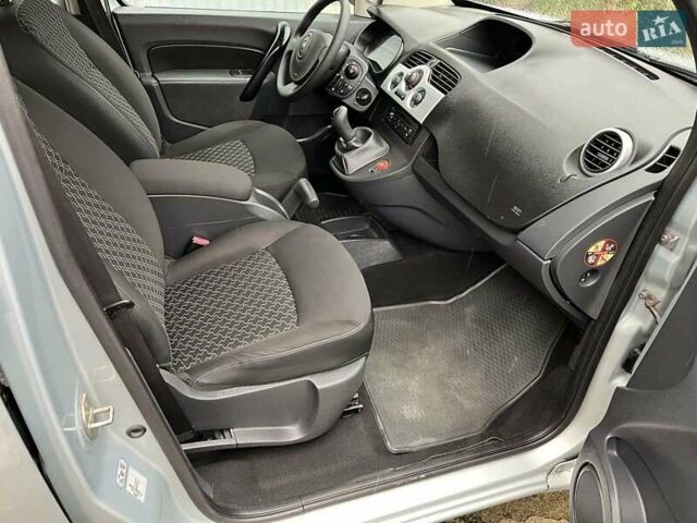 Серый Рено Кенгу, объемом двигателя 1.5 л и пробегом 288 тыс. км за 8200 $, фото 13 на Automoto.ua