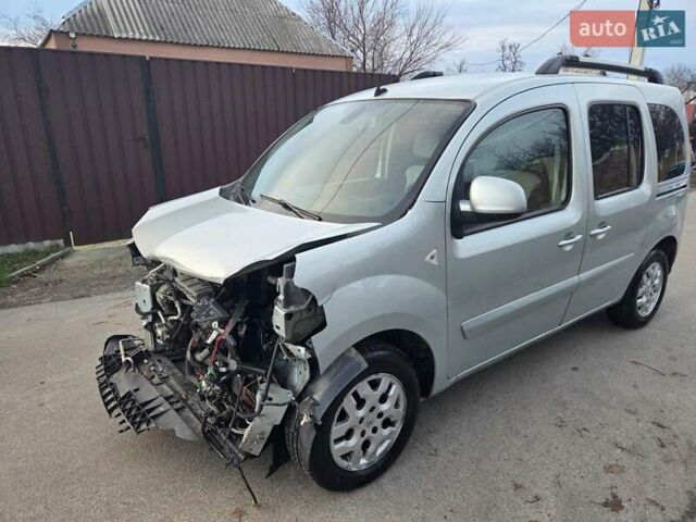 Серый Рено Кенгу, объемом двигателя 1.6 л и пробегом 120 тыс. км за 3900 $, фото 4 на Automoto.ua