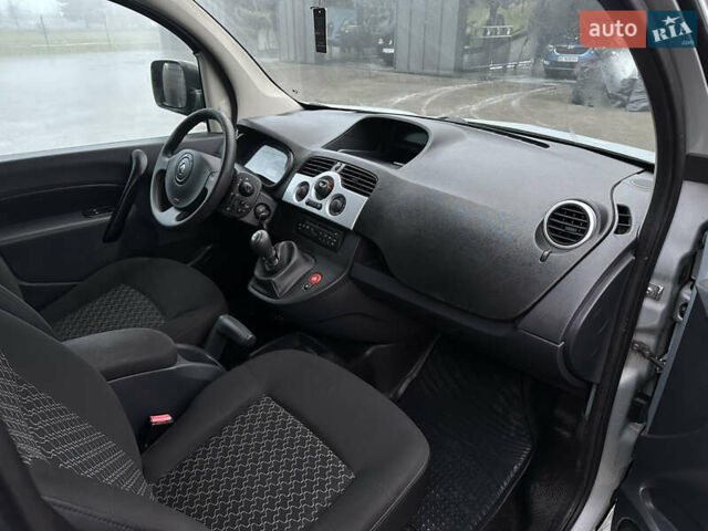 Серый Рено Кенгу, объемом двигателя 0 л и пробегом 280 тыс. км за 7600 $, фото 5 на Automoto.ua