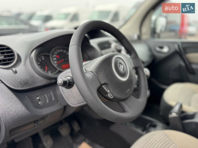 Сірий Рено Кєнгу, об'ємом двигуна 1.5 л та пробігом 227 тис. км за 9500 $, фото 62 на Automoto.ua