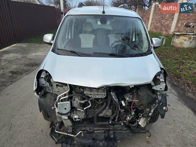 Серый Рено Кенгу, объемом двигателя 1.6 л и пробегом 120 тыс. км за 3900 $, фото 2 на Automoto.ua