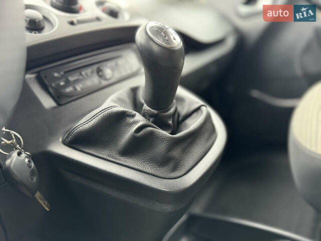 Сірий Рено Кєнгу, об'ємом двигуна 1.5 л та пробігом 227 тис. км за 9500 $, фото 43 на Automoto.ua