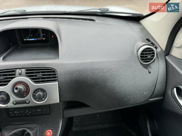 Сірий Рено Кєнгу, об'ємом двигуна 1.5 л та пробігом 227 тис. км за 9500 $, фото 48 на Automoto.ua