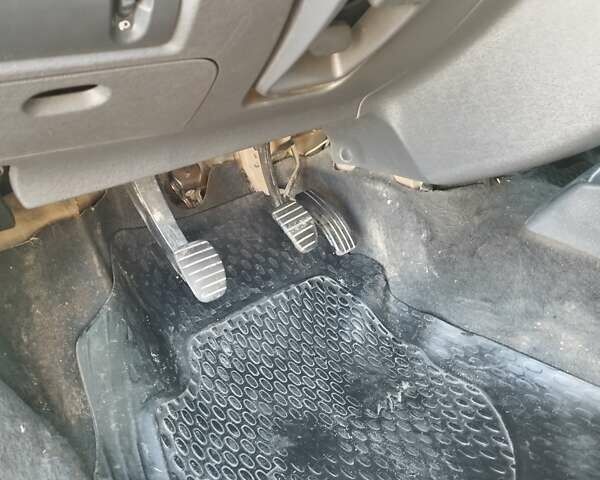 Серый Рено Кенгу, объемом двигателя 1.46 л и пробегом 206 тыс. км за 7799 $, фото 8 на Automoto.ua