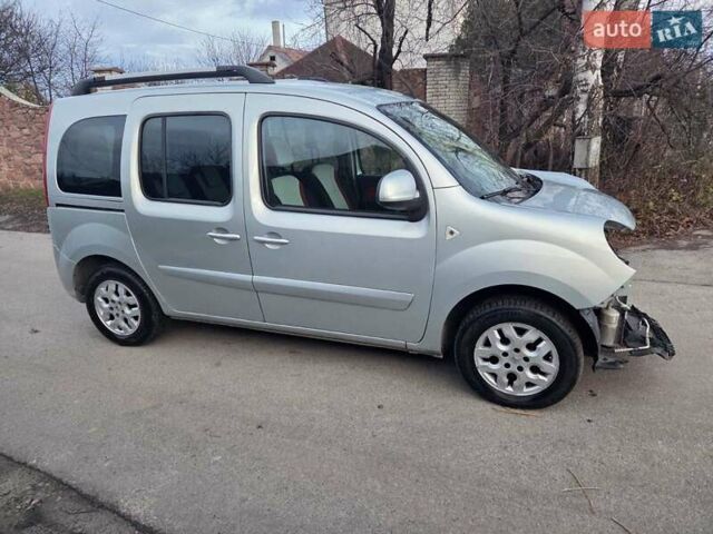 Серый Рено Кенгу, объемом двигателя 1.6 л и пробегом 120 тыс. км за 3900 $, фото 1 на Automoto.ua