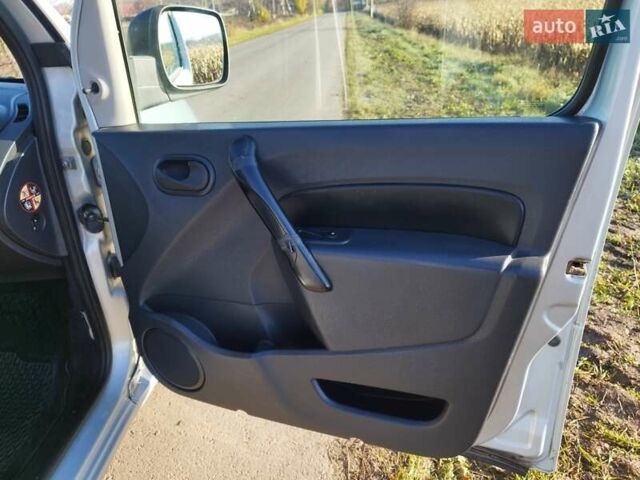Серый Рено Кенгу, объемом двигателя 1.46 л и пробегом 206 тыс. км за 7799 $, фото 10 на Automoto.ua