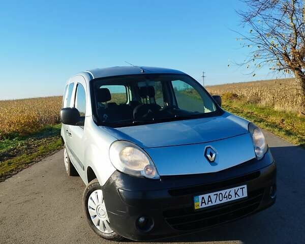 Серый Рено Кенгу, объемом двигателя 1.46 л и пробегом 206 тыс. км за 7799 $, фото 2 на Automoto.ua