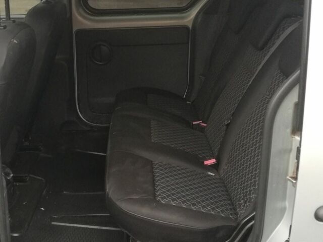 Серый Рено Кенгу, объемом двигателя 0 л и пробегом 330 тыс. км за 7900 $, фото 3 на Automoto.ua