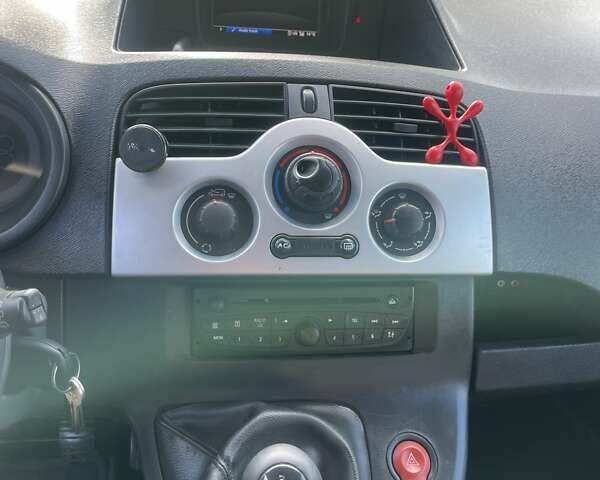 Сірий Рено Кєнгу, об'ємом двигуна 1.46 л та пробігом 375 тис. км за 5100 $, фото 10 на Automoto.ua