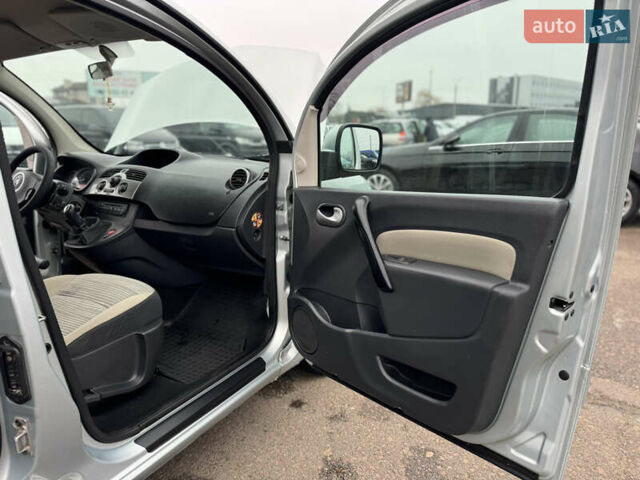 Сірий Рено Кєнгу, об'ємом двигуна 1.5 л та пробігом 227 тис. км за 9500 $, фото 77 на Automoto.ua
