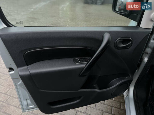 Серый Рено Кенгу, объемом двигателя 0 л и пробегом 280 тыс. км за 7600 $, фото 6 на Automoto.ua