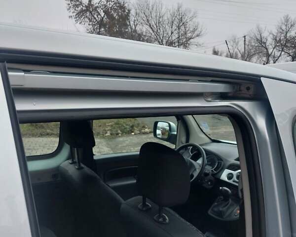 Серый Рено Кенгу, объемом двигателя 0 л и пробегом 27 тыс. км за 5900 $, фото 32 на Automoto.ua