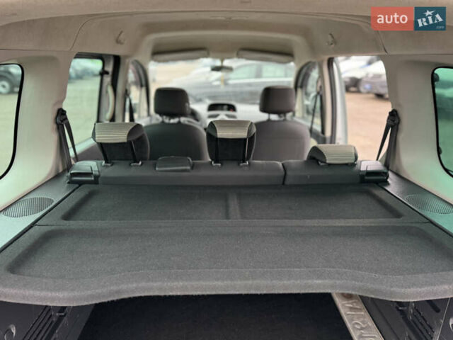 Сірий Рено Кєнгу, об'ємом двигуна 1.5 л та пробігом 227 тис. км за 9500 $, фото 51 на Automoto.ua