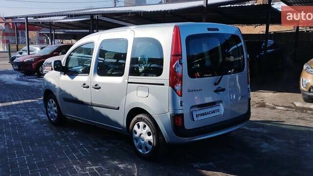 Серый Рено Кенгу, объемом двигателя 1.6 л и пробегом 213 тыс. км за 8700 $, фото 5 на Automoto.ua