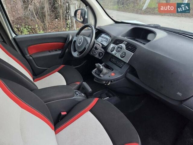 Серый Рено Кенгу, объемом двигателя 1.6 л и пробегом 120 тыс. км за 3900 $, фото 14 на Automoto.ua