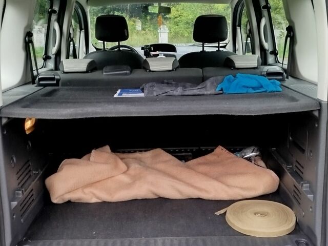 Рено Кенгу 2012 в Броварах на Automoto.ua Серый Рено Кенгу, объемом двигателя 1.6 л и пробегом 230 тыс. км за 9500 $, фото 6 на Automoto.ua