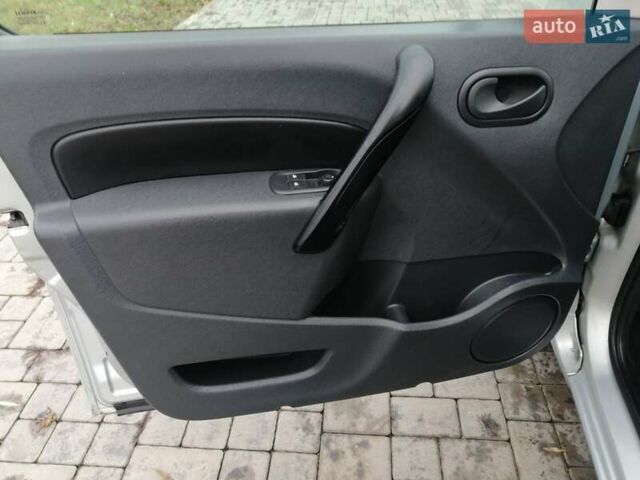 Сірий Рено Кєнгу, об'ємом двигуна 1.5 л та пробігом 219 тис. км за 8750 $, фото 29 на Automoto.ua