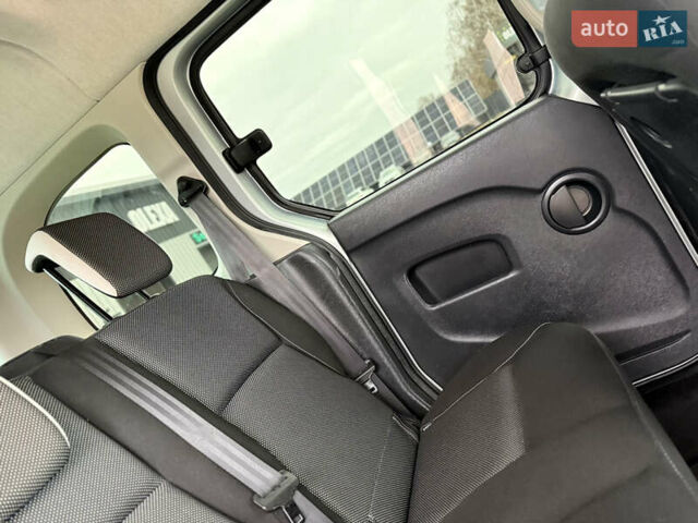 Сірий Рено Кєнгу, об'ємом двигуна 1.6 л та пробігом 172 тис. км за 7700 $, фото 96 на Automoto.ua