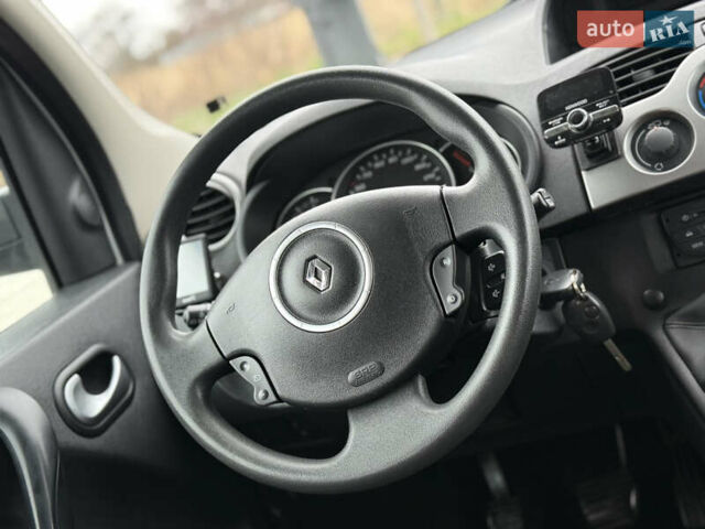Сірий Рено Кєнгу, об'ємом двигуна 1.6 л та пробігом 172 тис. км за 7700 $, фото 37 на Automoto.ua