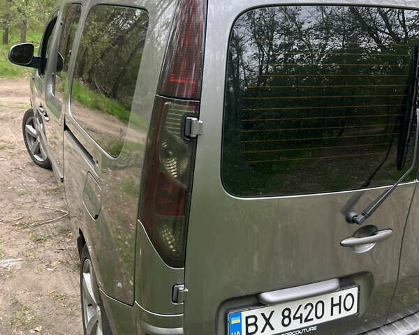 Серый Рено Кенгу, объемом двигателя 1.46 л и пробегом 256 тыс. км за 12300 $, фото 10 на Automoto.ua