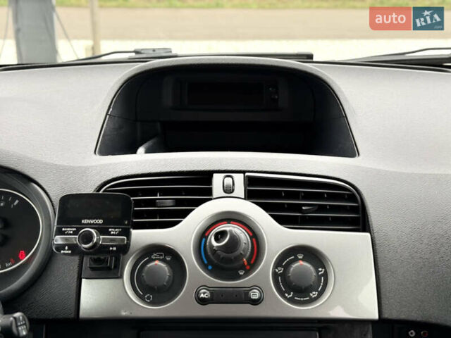 Сірий Рено Кєнгу, об'ємом двигуна 1.6 л та пробігом 172 тис. км за 7700 $, фото 38 на Automoto.ua