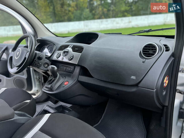 Рено Кенгу 2013 в Луцке на Automoto.ua Серый Рено Кенгу, объемом двигателя 1.6 л и пробегом 245 тыс. км за 8800 $, фото 11 на Automoto.ua