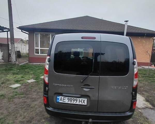 Серый Рено Кенгу, объемом двигателя 1.5 л и пробегом 240 тыс. км за 10300 $, фото 3 на Automoto.ua