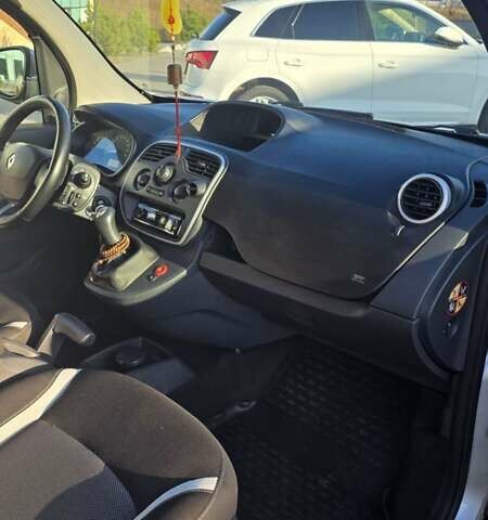 Серый Рено Кенгу, объемом двигателя 1.46 л и пробегом 180 тыс. км за 12500 $, фото 7 на Automoto.ua