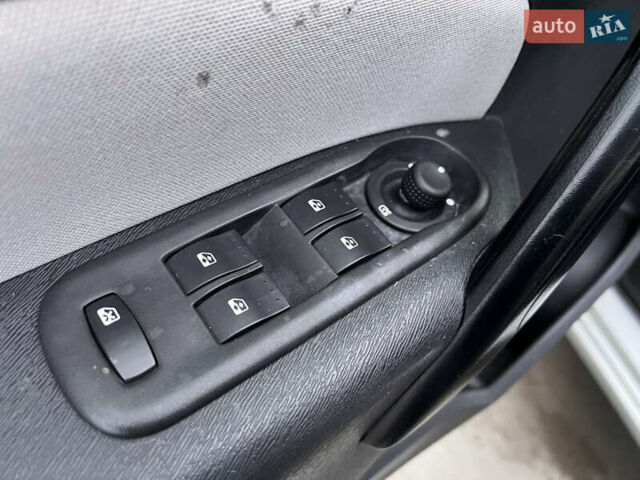 Рено Кенгу 2013 в Луцке на Automoto.ua Серый Рено Кенгу, объемом двигателя 1.6 л и пробегом 245 тыс. км за 8800 $, фото 12 на Automoto.ua